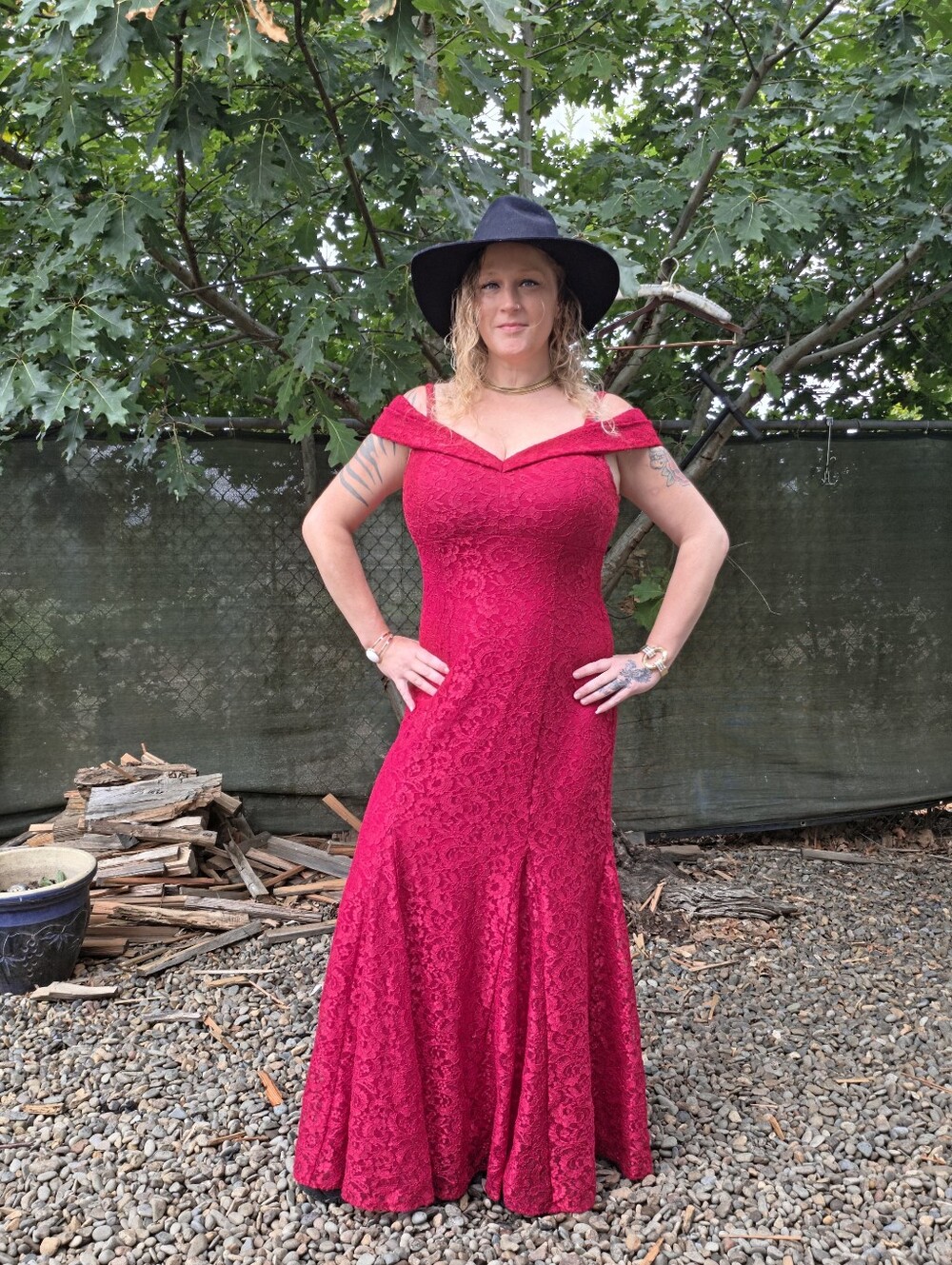 R&M Richards Red Off-Shoulder Lace Evening Dress Classic Hollywood Glamour